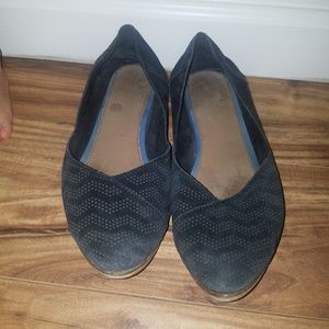 Tom's Jutti Flats